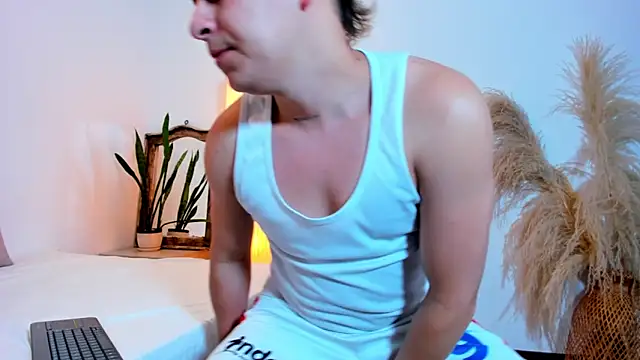 Snapshot of SamJoness_ chatting on February 28, 7:37 pm SamJoness online show from February 28, 7:37 pm