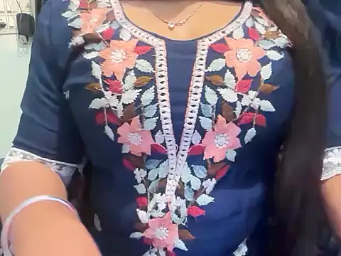 Avneet kaurr1 online show from March 7, 6:27 pm