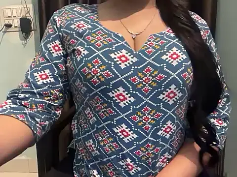 Avneet kaurr1 online show from April 10, 5:06 pm