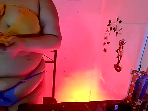 Snapshot of MistressMileenaMiami chatting on February 25, 8:18 pm MistressMileenaMiami online show from February 25, 8:18 pm