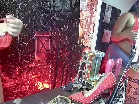 Snapshot of MistressMileenaMiami chatting on May 13, 10:49 pm MistressMileenaMiami online show from May 13, 10:49 pm