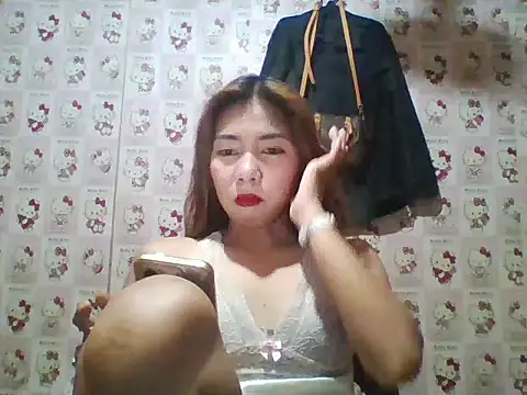 Snapshot of hot_sexy27 chatting on June 12, 5:50 am hot sexy27 online show from June 12, 5:50 am