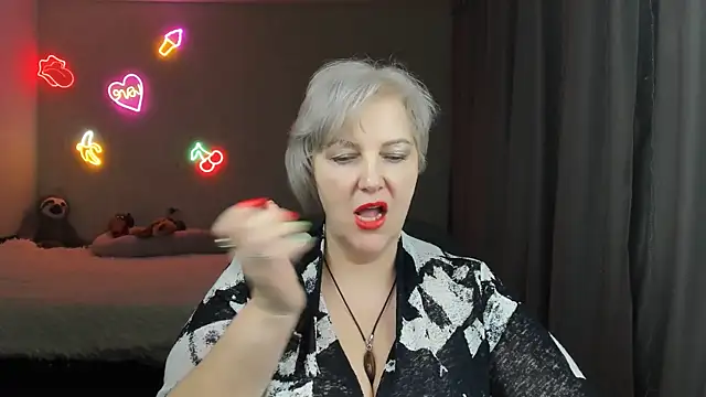 Mary-Leee online show from March 30, 1:45 pm