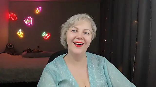 Mary-Leee online show from April 12, 6:51 am