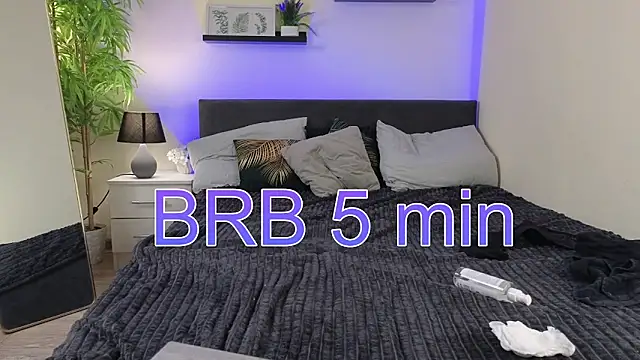 Kary Outly online show from April 16, 9:39 pm