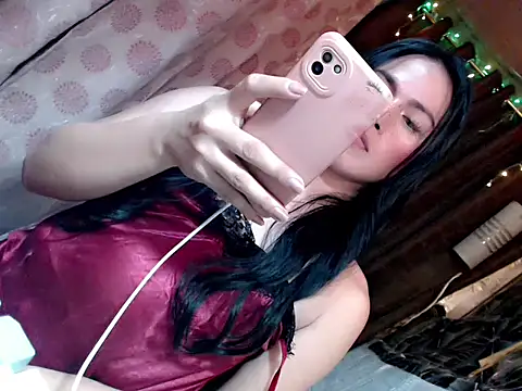 Snapshot of Chulafox chatting on April 24, 7:05 pm Chulafox online show from April 24, 7:05 pm