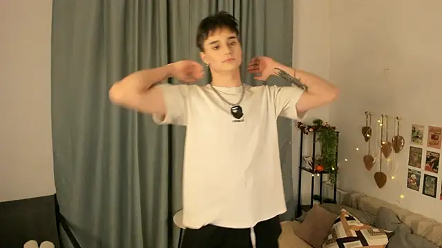 Snapshot of CipherMoth chatting on March 1, 9:17 pm CipherMoth online show from March 1, 9:17 pm