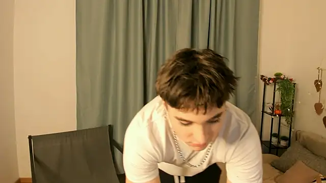 Snapshot of CipherMoth chatting on March 3, 9:10 pm CipherMoth online show from March 3, 9:10 pm