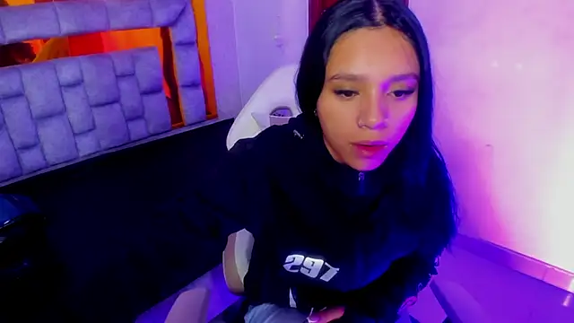 miiaboss  online show from March 29, 10:59 am