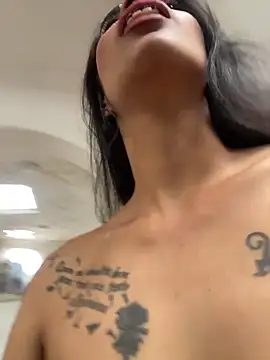 Snapshot of Tashi7 chatting on February 28, 1:45 pm Tashi7 online show from February 28, 1:45 pm