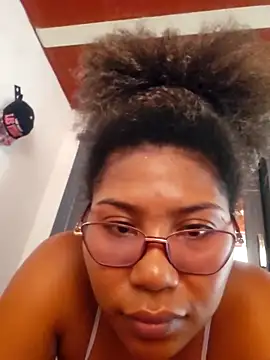 Snapshot of MarySweetieHot chatting on March 3, 5:41 pm MarySweetieHot online show from March 3, 5:41 pm