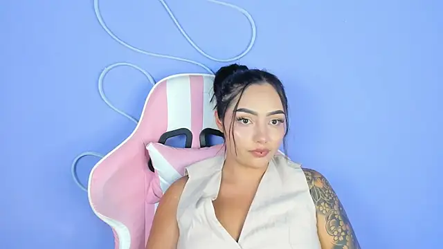 Snapshot of NinaAngel6 chatting on May 28, 4:21 am NinaAngel6 online show from May 28, 4:21 am