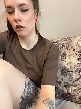 Snapshot of DivaAurumX chatting on March 2, 11:06 am DivaAurumX online show from March 2, 11:06 am