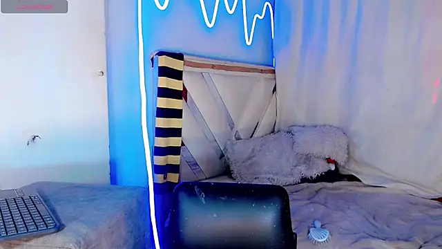 xyaraluv  online show from April 10, 7:51 pm