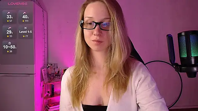 Snapshot of SatinSinner chatting on March 1, 3:47 pm SatinSinner online show from March 1, 3:47 pm