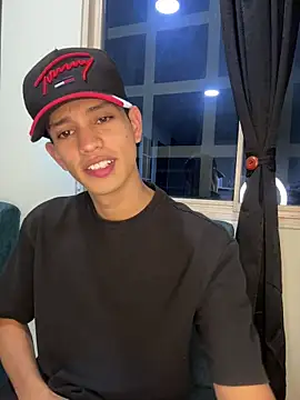 Snapshot of HarryGaze chatting on March 1, 6:37 am HarryGaze online show from March 1, 6:37 am