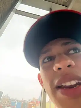 HarryGaze online show from March 24, 5:18 pm