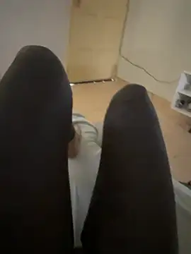 Snapshot of Cristal2342 chatting on February 26, 1:32 pm Cristal2342 online show from February 26, 1:32 pm