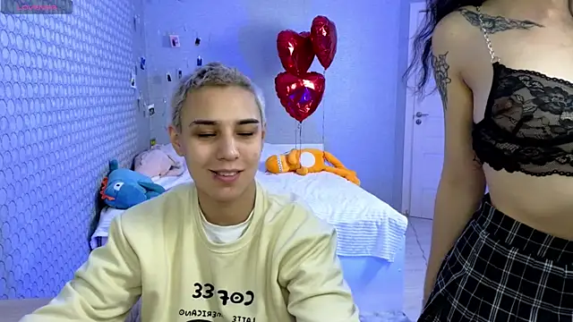 Snapshot of LuxuryLoverss chatting on February 26, 6:56 am LuxuryLoverss online show from February 26, 6:56 am