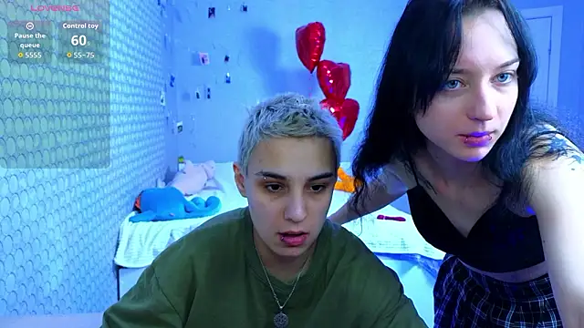 Snapshot of LuxuryLoverss chatting on March 1, 11:12 am LuxuryLoverss online show from March 1, 11:12 am