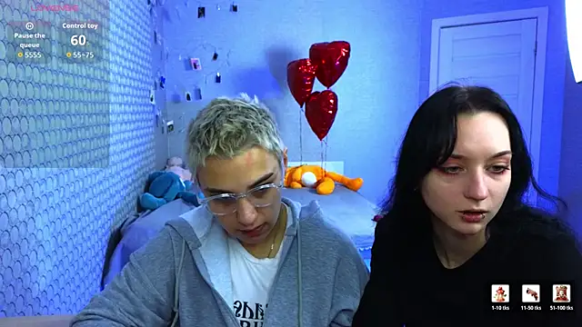 Snapshot of LuxuryLoverss chatting on March 3, 11:05 am LuxuryLoverss online show from March 3, 11:05 am