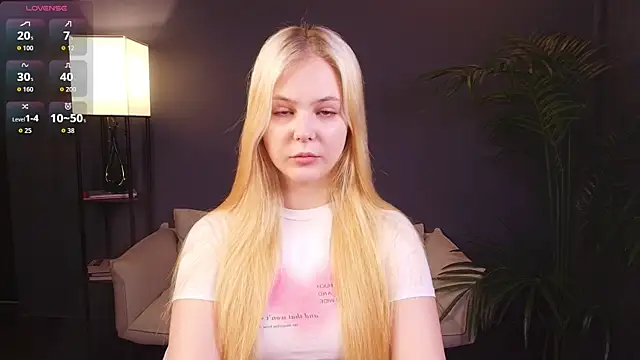 Snapshot of Elle_Funning chatting on February 25, 2:54 am Elle Funning online show from February 25, 2:54 am