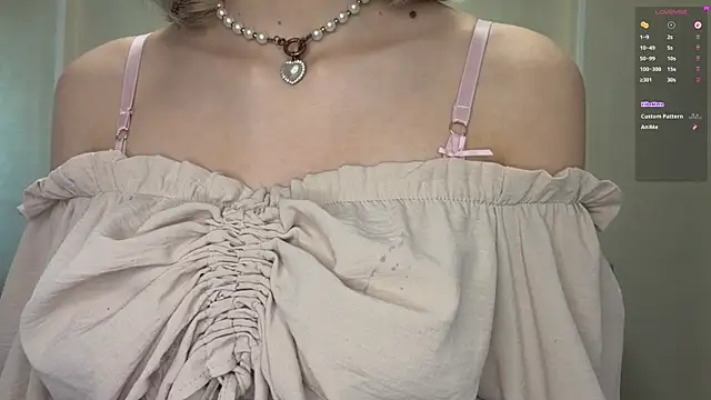 Snapshot of Carolini_i chatting on July 17, 4:45 pm Carolini i online show from July 17, 4:45 pm