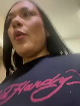 Snapshot of Tiffanyy_Lam chatting on February 25, 9:35 pm Tiffanyy Lam online show from February 25, 9:35 pm