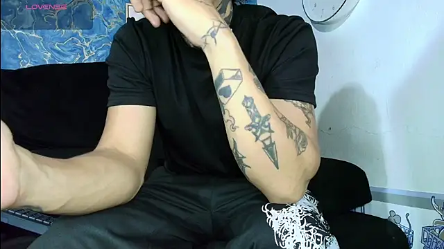 Snapshot of Tessarion_Black chatting on July 9, 4:05 am Tessarion Black online show from July 9, 4:05 am