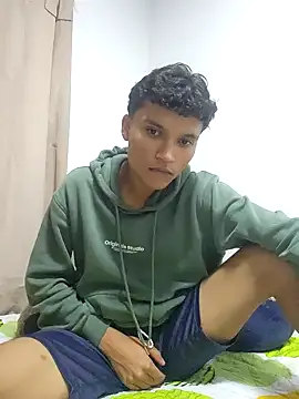 Snapshot of Julikid1 chatting on February 25, 2:43 am Julikid1 online show from February 25, 2:43 am