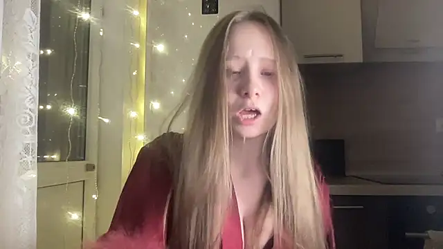 cutefoxieee online show from April 20, 9:16 pm