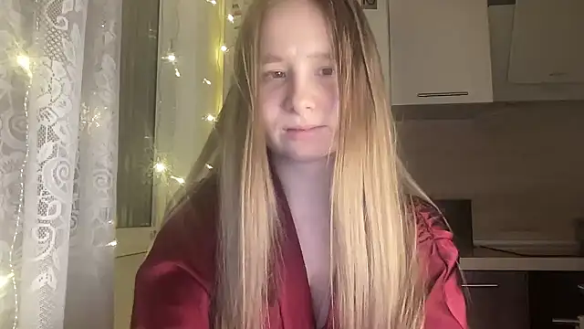 cutefoxieee online show from April 22, 8:43 pm