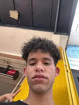 Snapshot of Stickmendez chatting on February 27, 8:42 pm Stickmendez online show from February 27, 8:42 pm