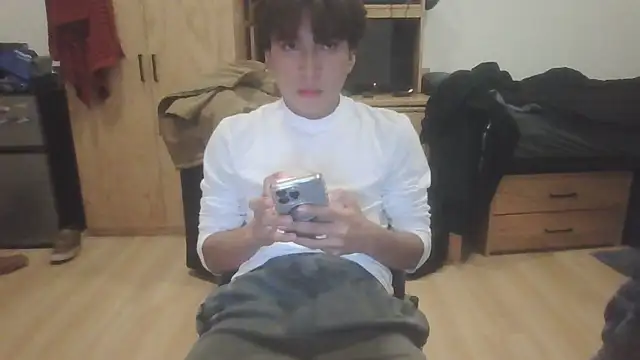 Snapshot of Ethangh001 chatting on February 23, 3:48 am Ethangh001 online show from February 23, 3:48 am