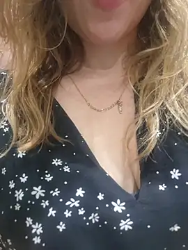 Snapshot of milffa chatting on July 16, 9:21 pm milffa online show from July 16, 9:21 pm