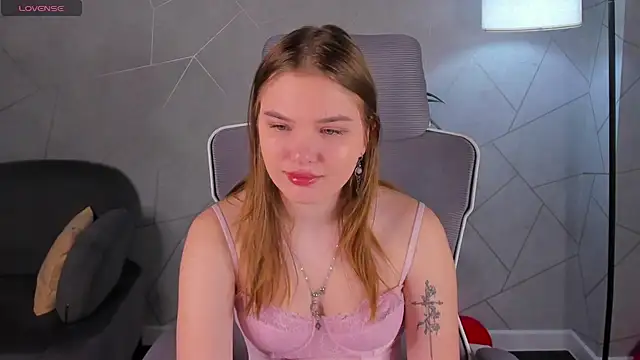 Snapshot of Saraa_Broown chatting on March 3, 1:01 am Saraa Broown online show from March 3, 1:01 am