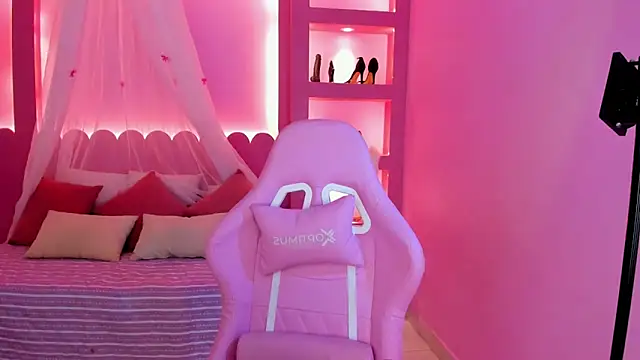 Snapshot of Holy_Lux chatting on February 27, 11:10 am Holy Lux online show from February 27, 11:10 am