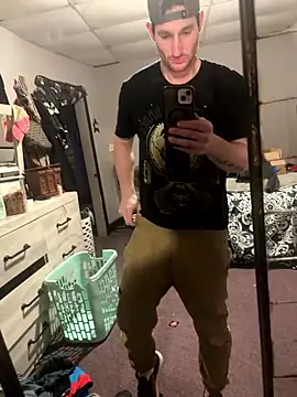 Aarondeweese27 online show from February 24, 12:08 am