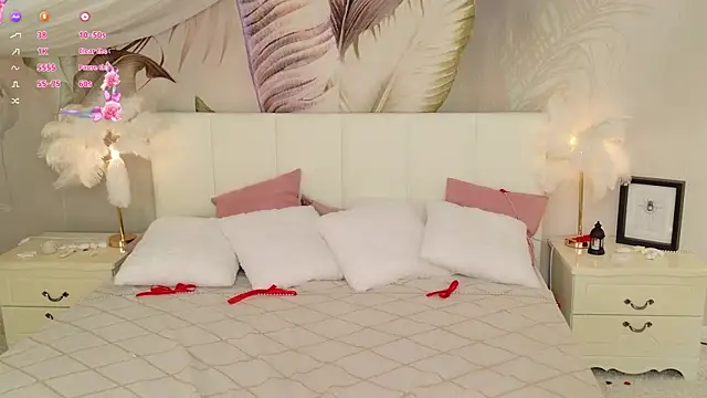 Lunaa Babygirl online show from April 4, 8:17 pm