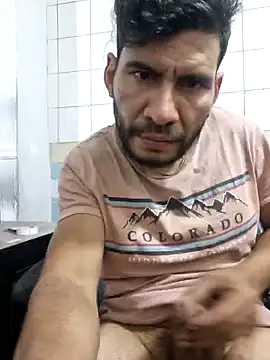 Snapshot of boyp3netrat0r chatting on May 7, 2:28 am boyp3netrat0r online show from May 7, 2:28 am