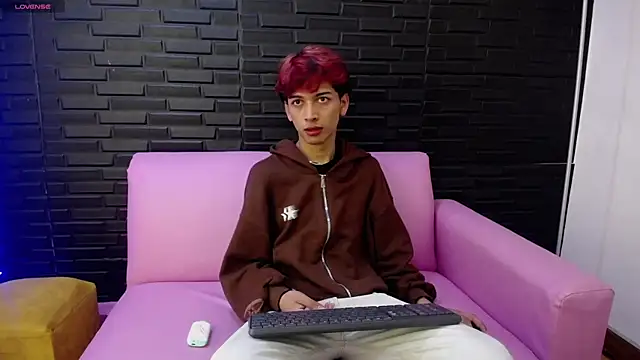 Snapshot of DanteLux chatting on February 27, 2:50 pm DanteLux online show from February 27, 2:50 pm