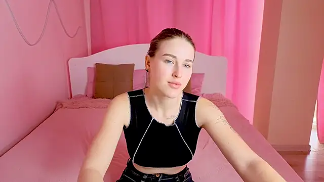 Snapshot of Violettta_doll chatting on March 2, 10:33 am Violettta doll online show from March 2, 10:33 am