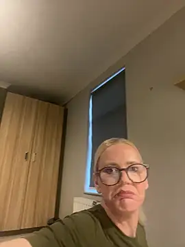 Snapshot of Amelie_BlondeXX chatting on February 28, 3:46 pm Amelie BlondeXX online show from February 28, 3:46 pm