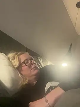 Snapshot of Amelie_BlondeXX chatting on March 2, 10:22 am Amelie BlondeXX online show from March 2, 10:22 am