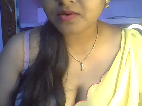 Snapshot of Tamil_Kuttyma chatting on August 3, 12:43 pm Tamil Kuttyma online show from August 3, 12:43 pm