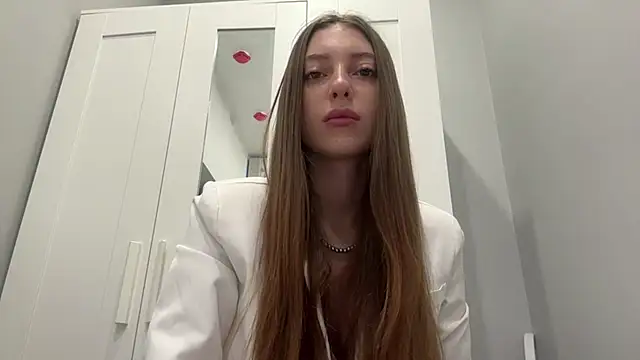 selena favn online show from March 31, 1:18 am