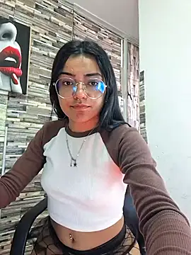 Snapshot of Amber_rhose chatting on February 24, 8:51 pm Amber rhose online show from February 24, 8:51 pm