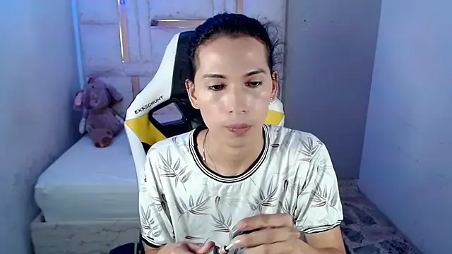 Larry craft online show from April 7, 8:20 pm