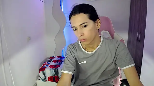 Larry craft online show from April 10, 8:46 pm