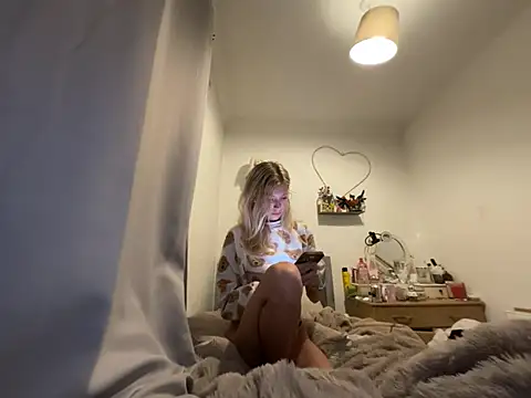 Snapshot of maisco19 chatting on March 1, 10:45 pm maisco19 online show from March 1, 10:45 pm